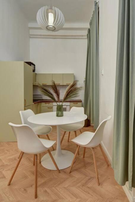 Lovely 3 Bedrooms Apartment In The Jewish Quarter Budapest Bagian luar foto